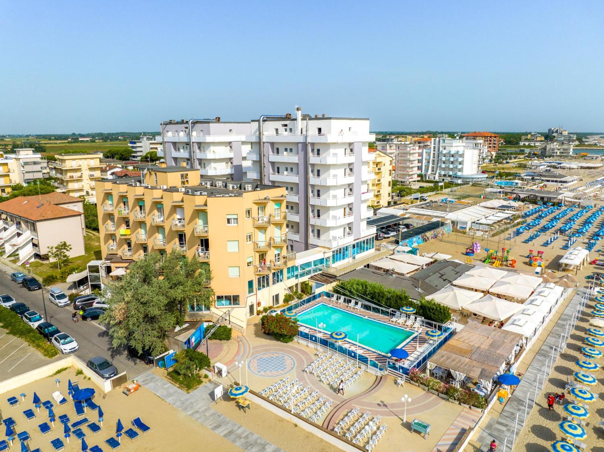 Bikini Tropicana Family Hotel 리도 디 사비오 외부 사진